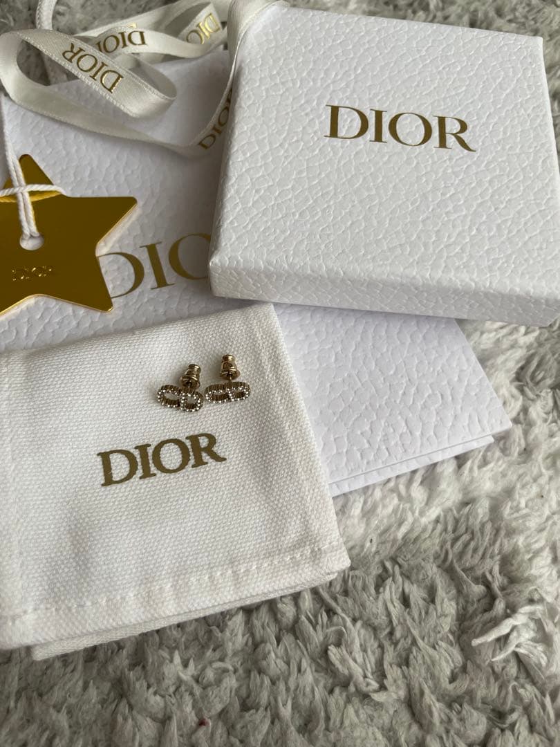 Dior ゴールドピアス