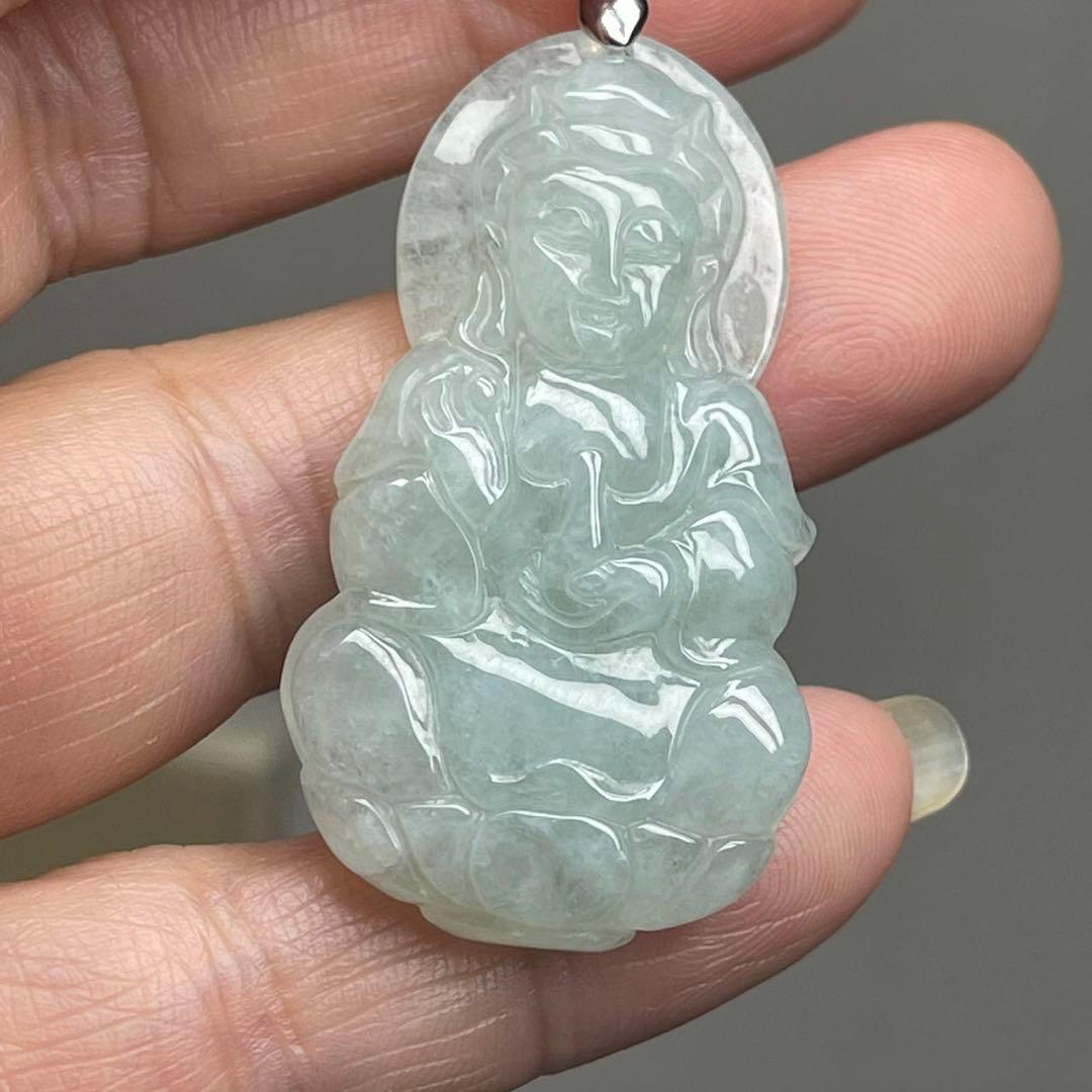 ミャンマー.翡翠A貨 観音 ペンダント。 氷種。 金運仕事運御守り。