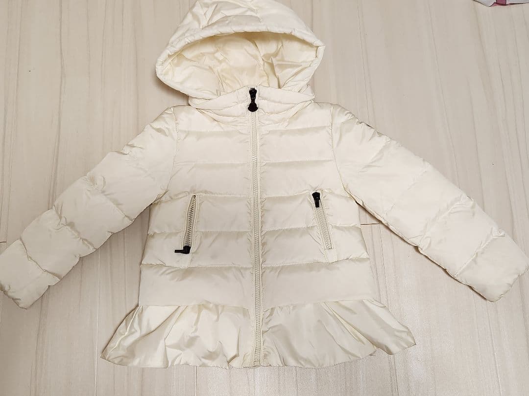 キッズMoncler ホワイト ダウンコート フリル付き