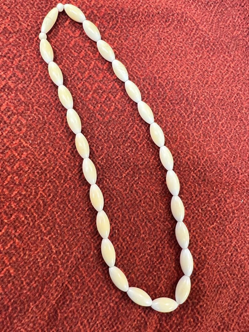 象牙色ネックレス箱入り