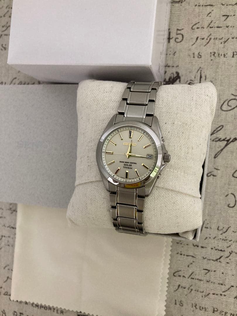 良品！貴重！セイコー SEIKO メンズ チタン 電波ソーラー SBTM215